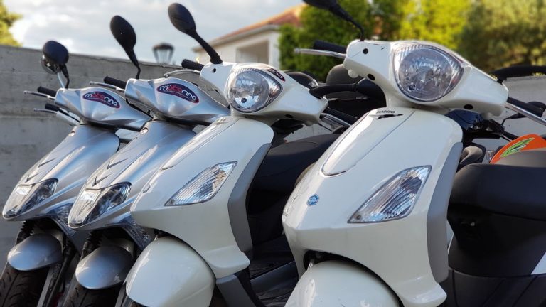 rent a scooter supetar, rent sccoter supetar, rent sccoter 50 ccm, rent a scooter 50 cccm, rent a scooter bol, rent a scooter brac, scooter rent, moto, rental, motor najam