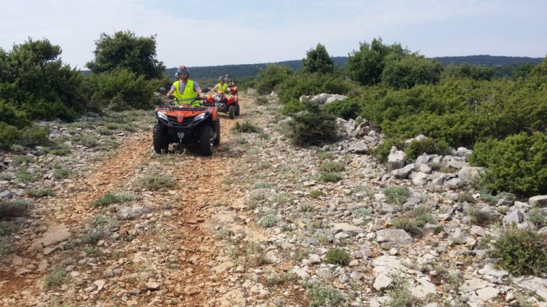 rent quad 450 ccm, rent a quad 450 ccm, rent a quad supetar, rent a quad bol, rent a quad bike supetar, brac activities, transfer brac, offroad brac, quad safari bol, isalnd tour, what to do